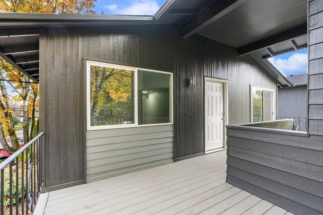 Building Photo - 5331-5335 West Linn