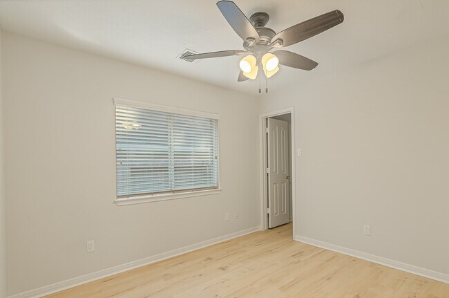 Building Photo - 71 N Queenscliff Cir