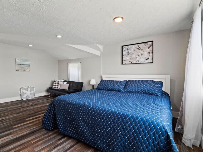 Building Photo - 829 Portage Lakes Drive