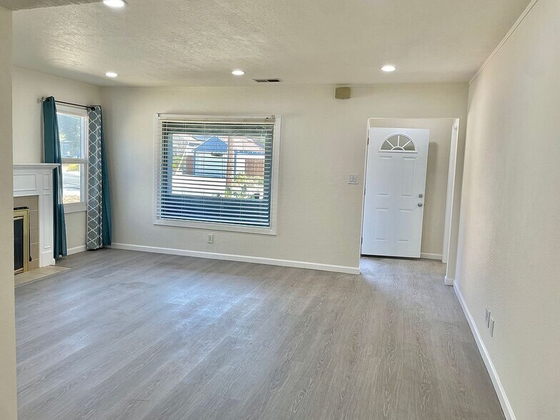 Building Photo - 21421 Rizzo Ave
