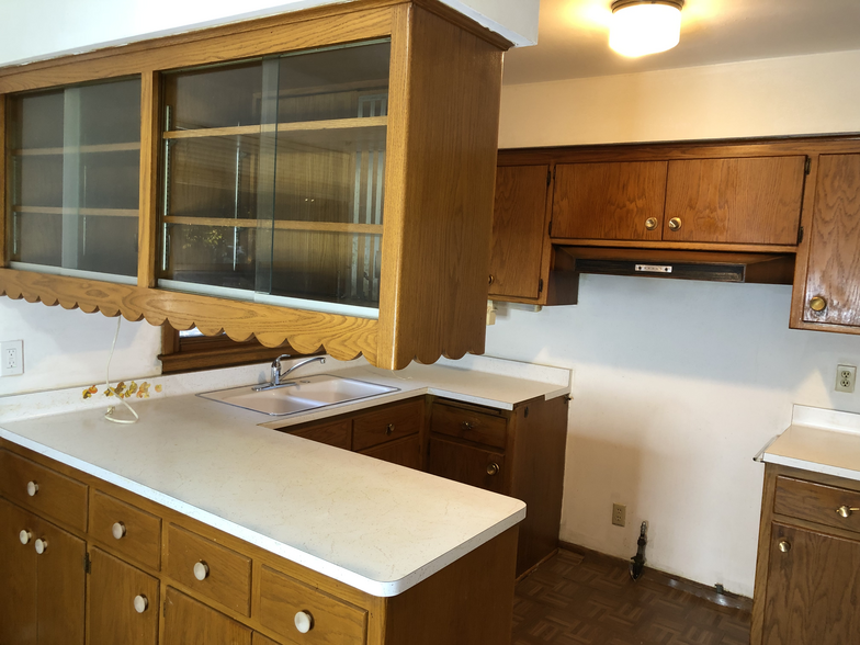 Kitchen - 8162 W Beckett Ave