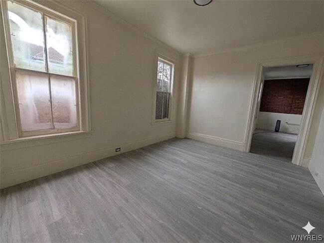 Building Photo - 616 7th St