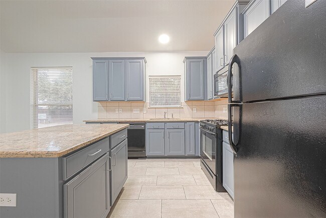 Building Photo - 6406 Applewood Forest Dr