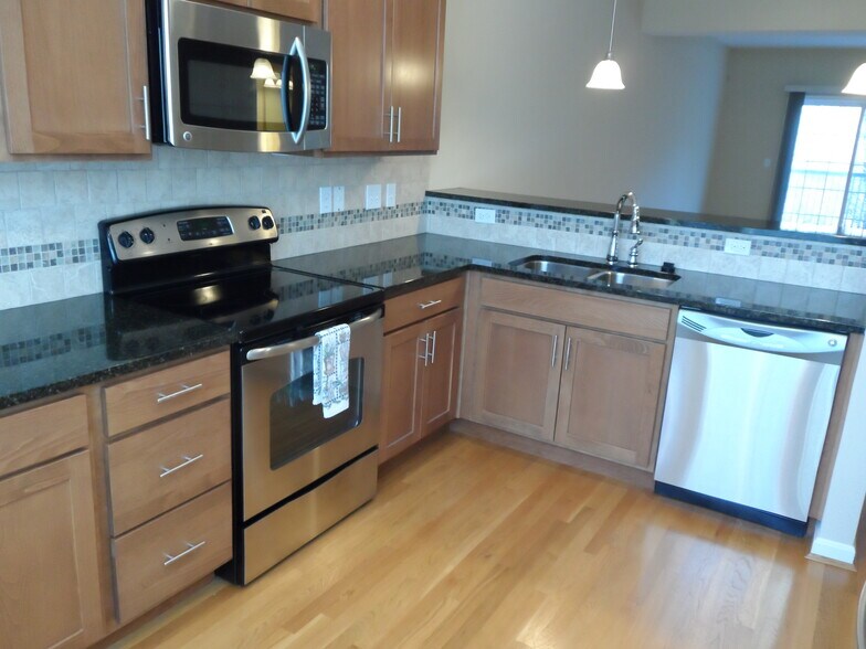 Building Photo - 5308 Reserve Cir