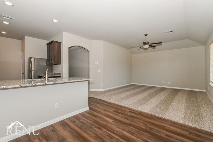 Building Photo - 1705 Burgundy Dr