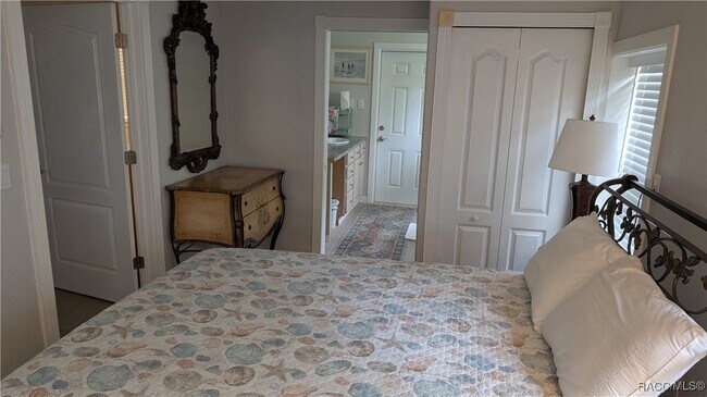 Building Photo - 704 NE 2nd Ave