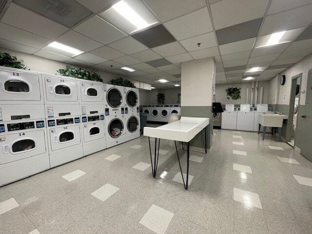 Building Photo - 2 Hawthorne Pl