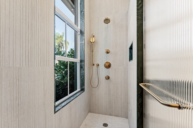 Building Photo - 5890 NW 39th Ave