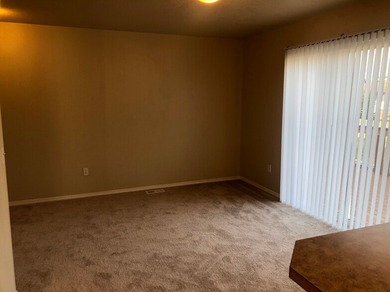 Building Photo - 1124 SW Lost Trail Dr