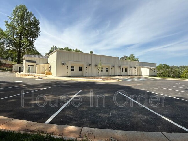 Building Photo - 138 Cowan St