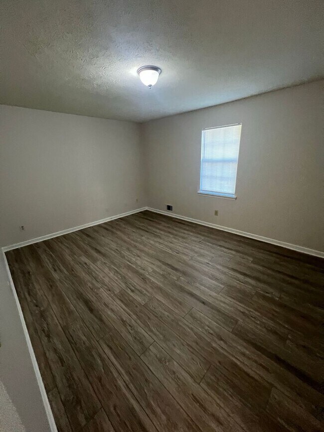 Building Photo - 3112 Dove Ct