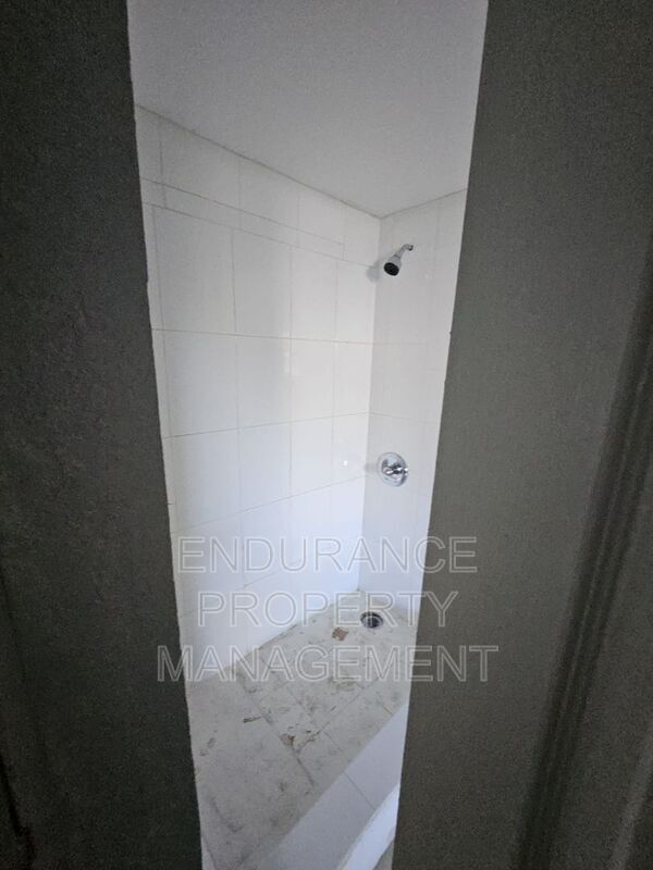 Building Photo - 809 W 5th St