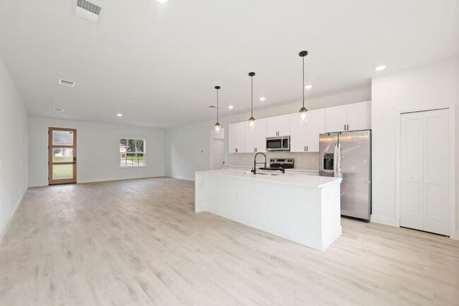 Building Photo - 14152 SW 44th Ave
