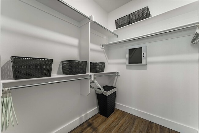 Building Photo - The Benton -  200 Ryan Unit Garland | Crittenden