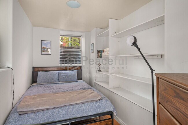 Building Photo - 322 E 6th Ave