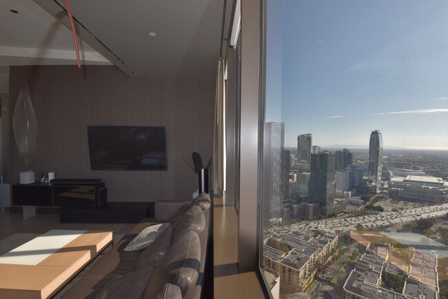 Primary Photo - Live Above the Clouds – A 32nd-Floor Luxur...