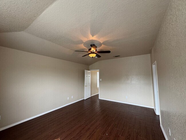 Building Photo - Move-In Ready 3BR Home with Open Living & Large Backyard Leon Valley | 410 & Bandera Rd