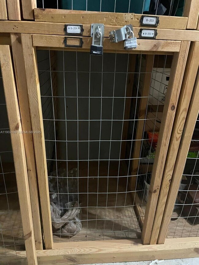 Building Photo - 3125 Oakland Shores Dr