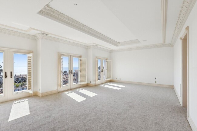 Building Photo - OCEAN VIEW CUSTOM BUILT LUXURY ESTATE