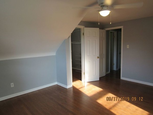 Building Photo - SECTION 8 ACCEPTED - 4550 S Keystone Ave
