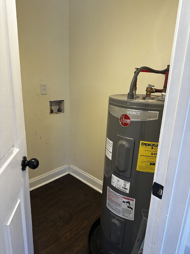 Building Photo - WALK TO ST. ANDREWS MARINA, RESTAURANTS, BARS AND FARMERS MARKET.... you will LOVE this LOCATION!