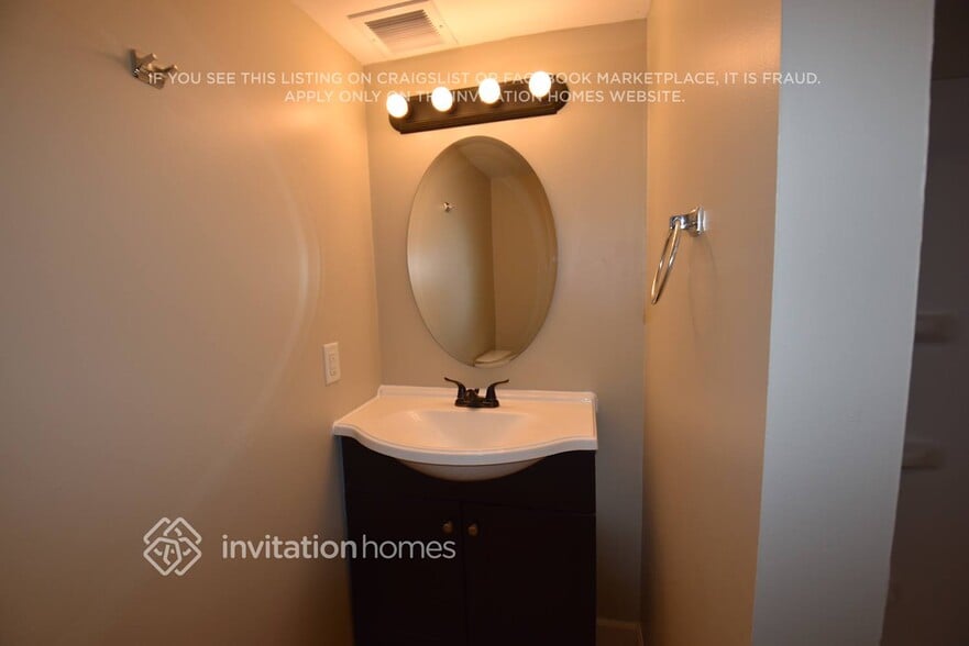 Building Photo - 801 Mccallum Dr