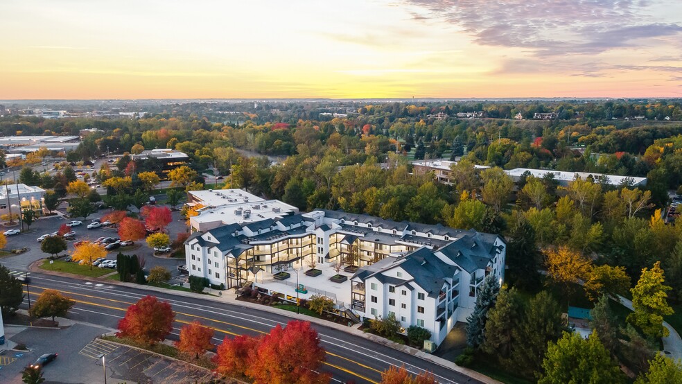 Building Photo - River Walk Apartments