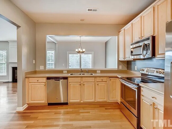 Building Photo - Elegant Long Lake Townhome | Hardwood Floors | 2-Car Garage | Pool