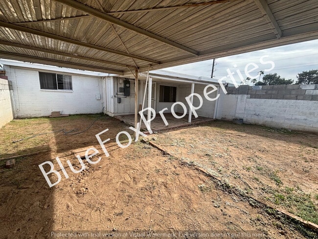 Building Photo - 1228 E Kentucky St