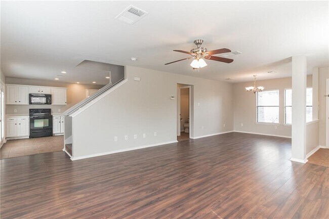 Building Photo - 1908 Candlelight Dr