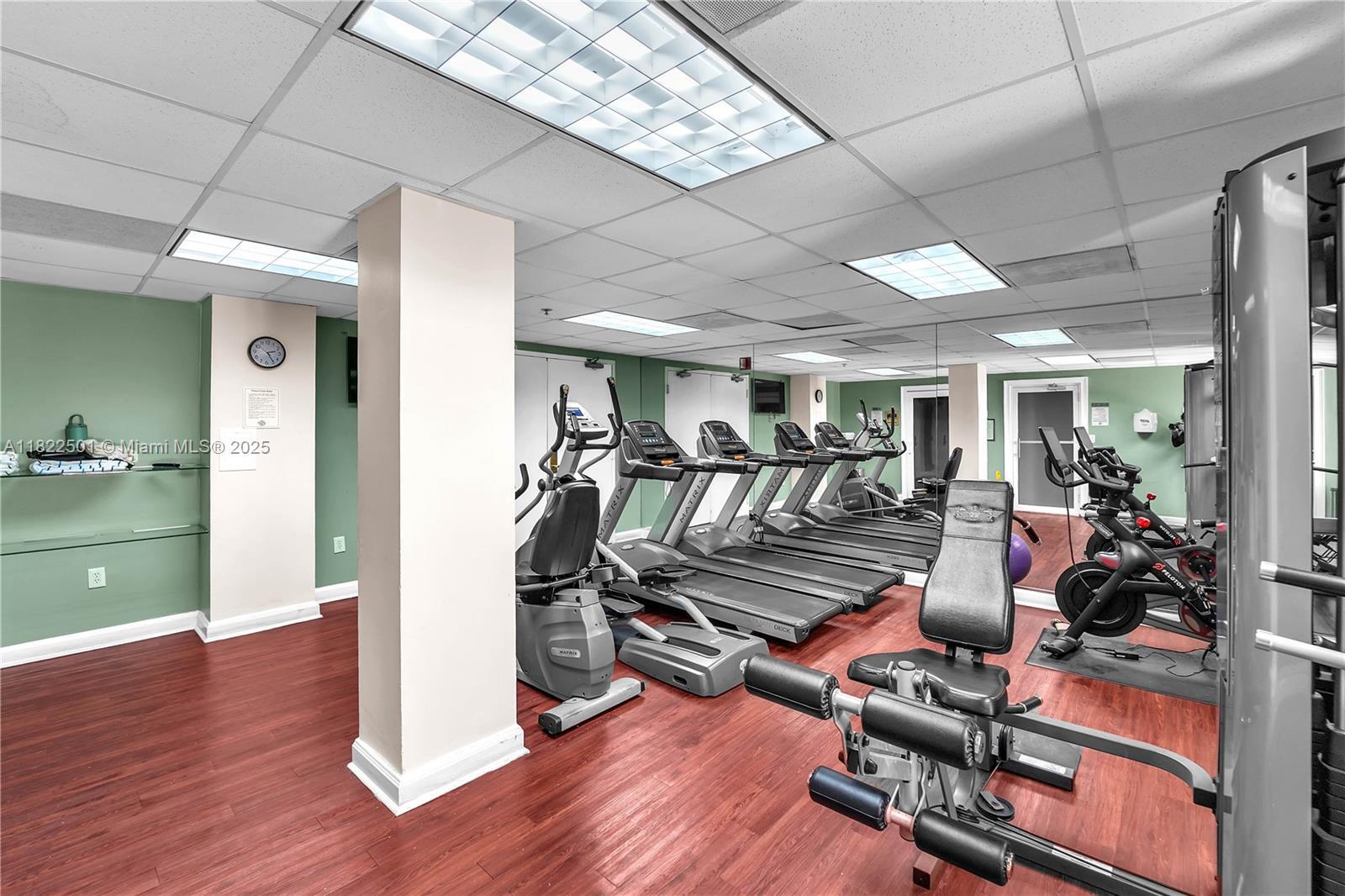 Building Photo - 2951 S Bayshore Dr