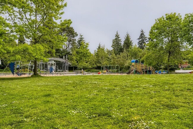Building Photo - 8750 Greenwood Ave N