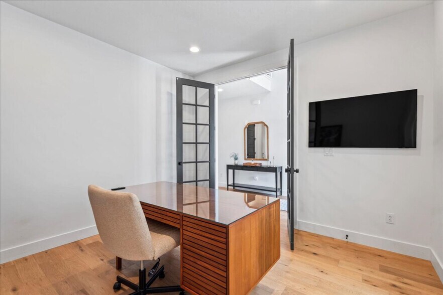 Building Photo - 690 S Edge Ln