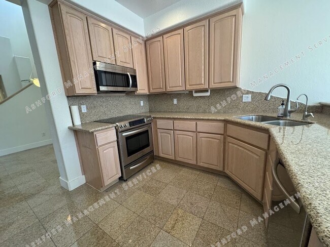 Building Photo - BEAUTIFUL 3 BEDROOM 3 BATHROOM HOME IN GAI...