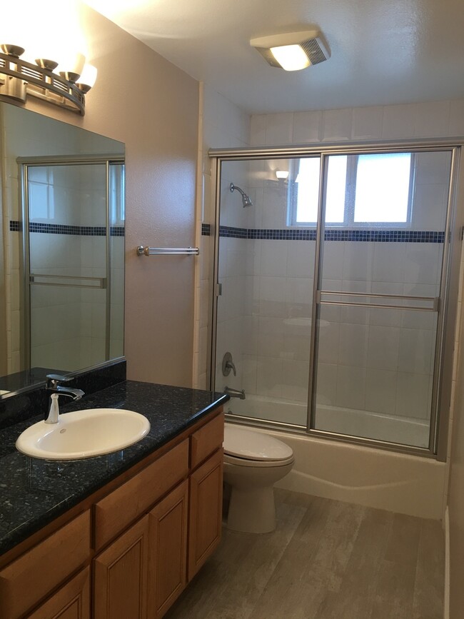 Building Photo - Single Story 3 Bedroom 2.5 Bath Home,