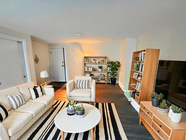 Building Photo - 16 Chester St