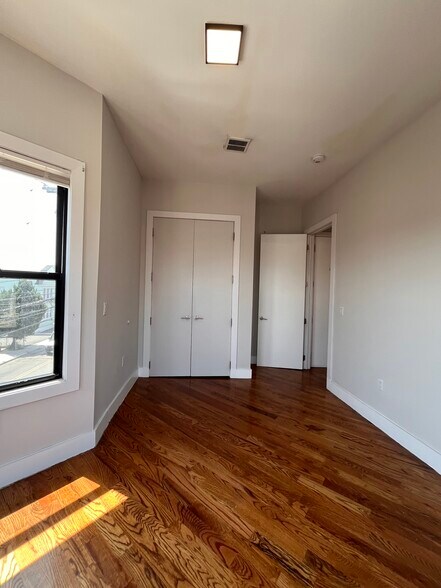 Building Photo - 749 Garfield Ave