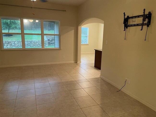 Building Photo - 2300 Sable Wood Dr