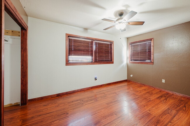 Building Photo - 610 E 54th St