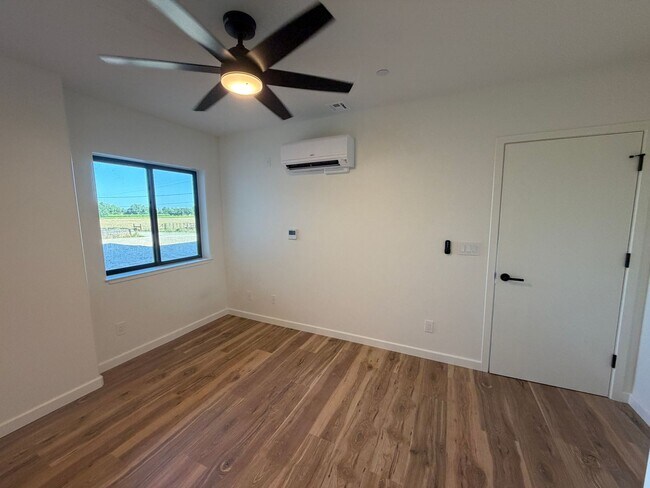 Building Photo - Beautiful Room for Rent in Newly Built Home