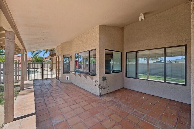 Building Photo - SPARKLING PRIVATE POOL, BEAUTIFUL HOME, UNBEATABLE LOCATION!