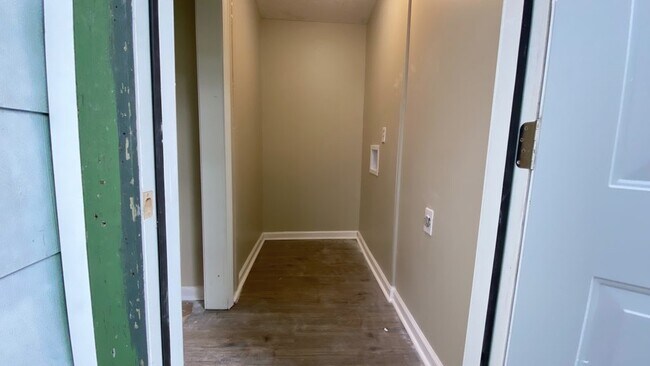 Building Photo - 3327 Enochs St