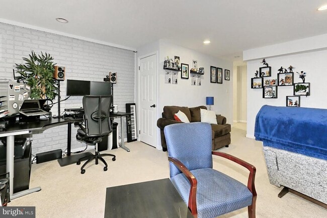 Building Photo - 8492 Laurel Oak Dr