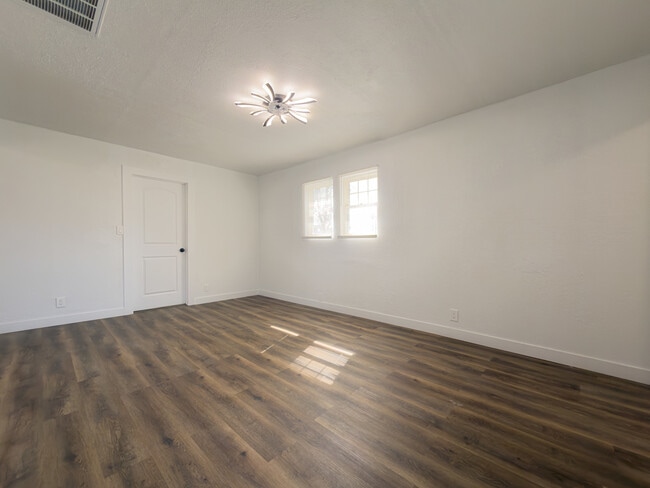 Building Photo - 612 Atwood Ave