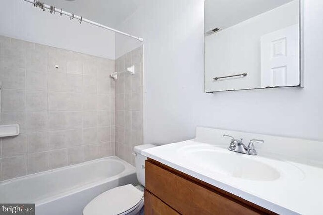 Building Photo - 1337 Girard St NW