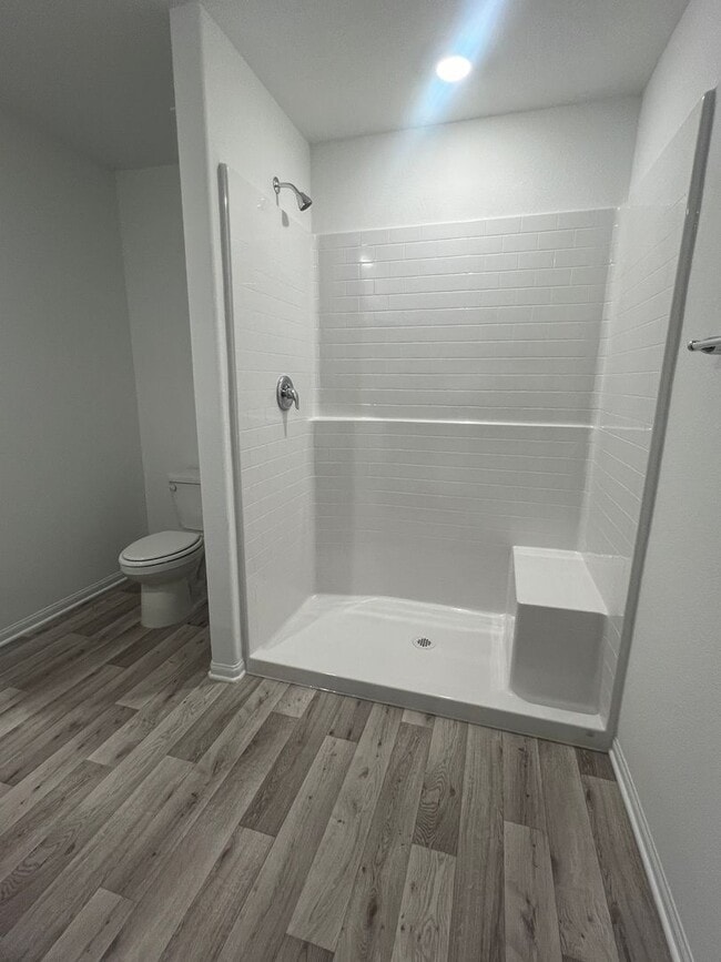 Building Photo - Move in today! 3 bed 2.5 bath 2 story beauty!