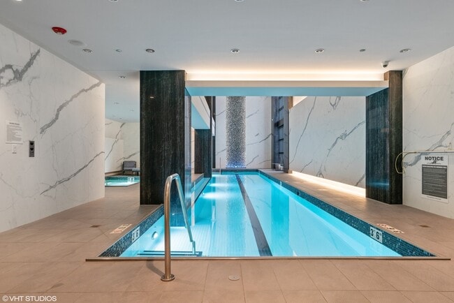 Building Photo - 9 W Walton St