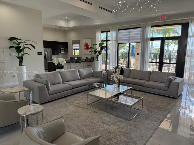 Building Photo - 805 NE 211th St