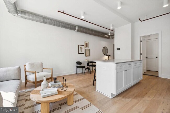 Building Photo - 901 King St