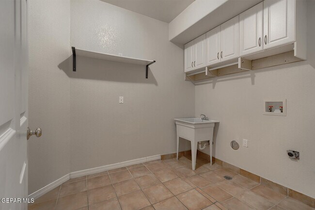 Building Photo - 6030 Laguna Vista Dr